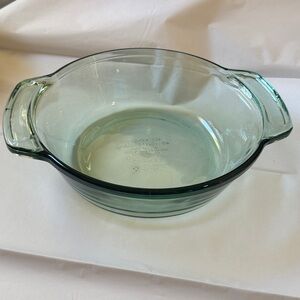 Anchor Hocking glass green 1.5 QT Round Casserole 8.25”